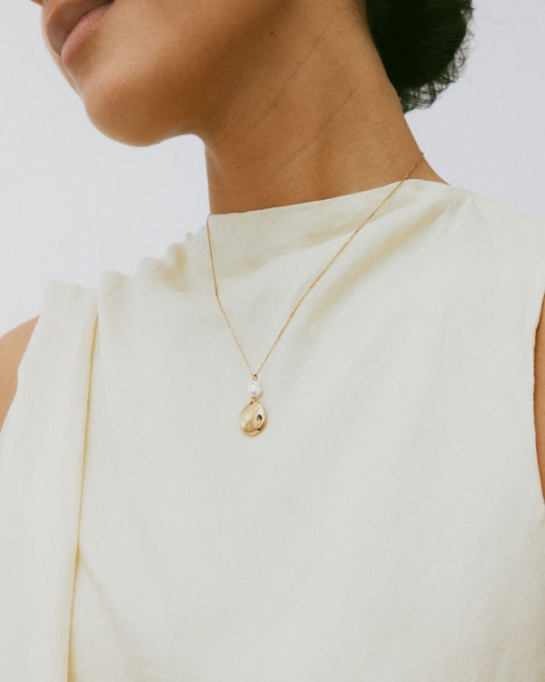 Pearl Signet Necklace Gold